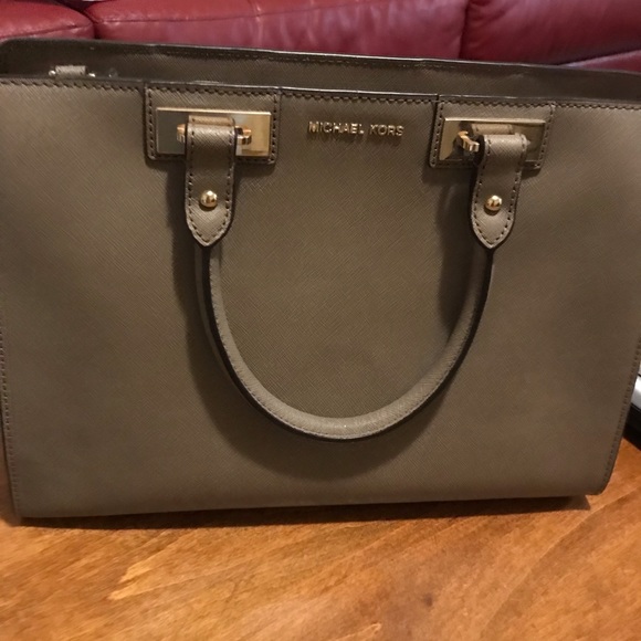 Michael Kors bag✅ ALMOST NEW ‼️ - Picture 4 of 5